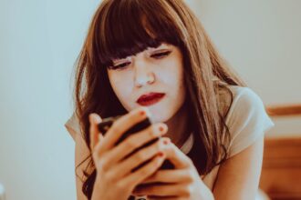 Photo notification addiction stress