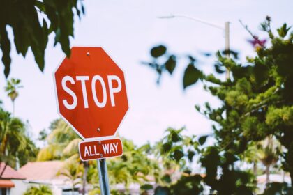 Photo stop chasing applause