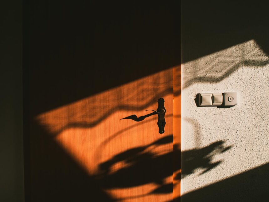 Photo integrating the shadow