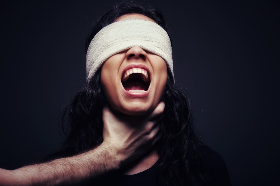 Photo visibility triggers amygdala threat response