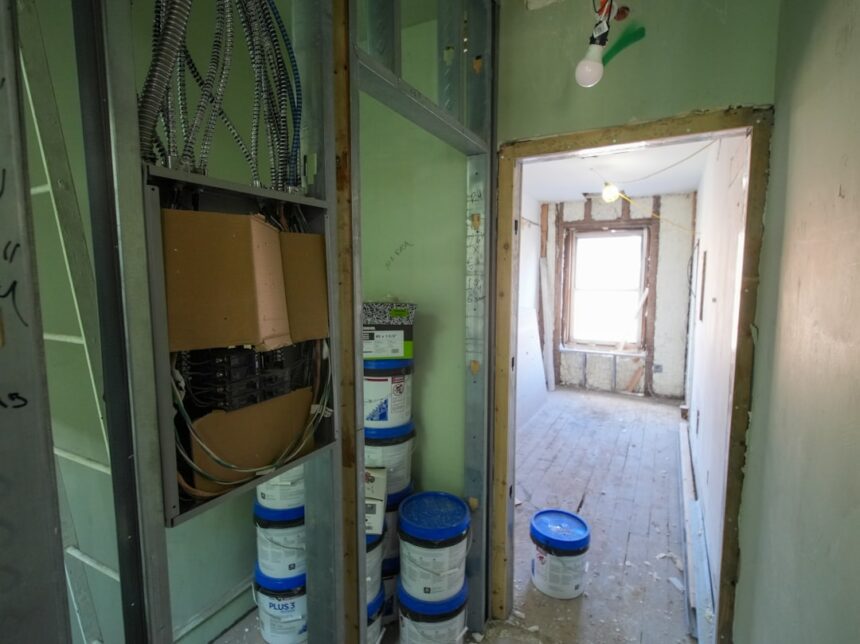 Photo organizing relief trap