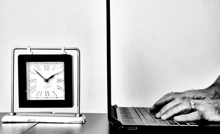 Photo overcome perfectionism procrastination