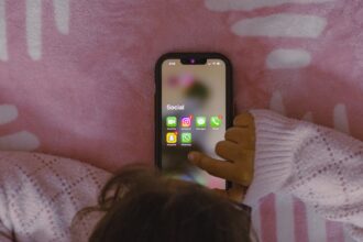 Photo phone addiction